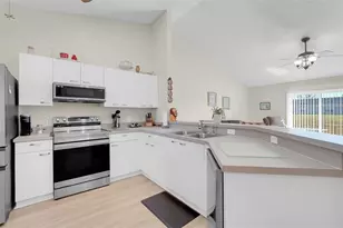 2663 Winchester Cir, Eustis, FL 32726 - Photo 7