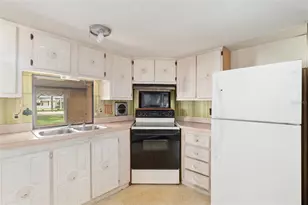 3809 Cr 405N, Lake Panasoffkee, FL 33538 - Photo 17