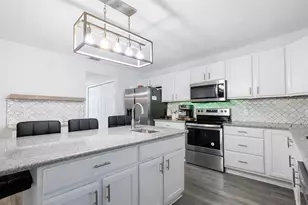 1033 Tawny Eagle Dr, Groveland, FL 34736 - Photo 5