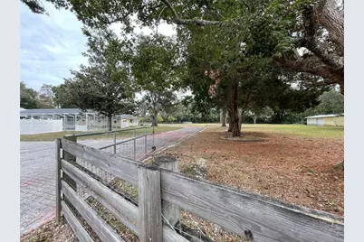 202 S Warfield Avenue, Wildwood, FL 34785 - Photo 3