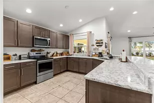 10274 Julia Isles Ave, Oxford, FL 34484 - Photo 11