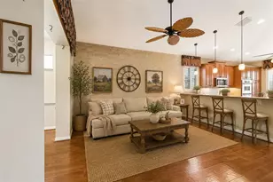 8013 Pine Hollow Dr, Mount Dora, FL 32757 - Photo 7