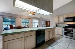 16758 SE 181st Terrace, Weirsdale, FL 32195 - Photo 13