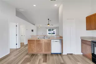 1009 Bluegrass Dr, Groveland, FL 34736 - Photo 15