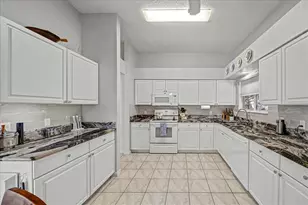 922 Soledad Way, The Villages, FL 32159 - Photo 13