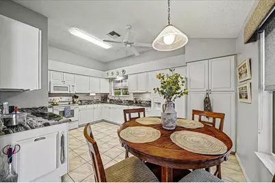 922 Soledad Way, The Villages, FL 32159 - Photo 15