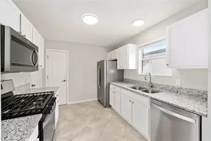 1418 Azteca, The Villages, FL 32162 - Photo 3