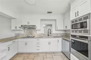 274 W Kings Hwy, Center Hill, FL 33514 - Photo 17