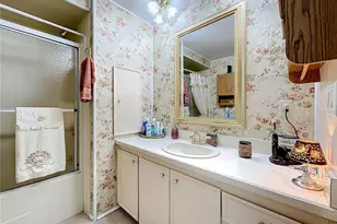 1026 Capella Dr, Tavares, FL 32778 - Photo 9