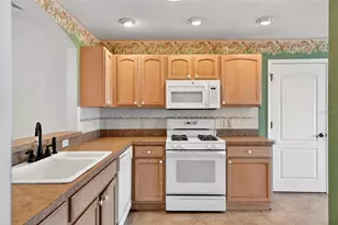 1305 La Estrellita Way, The Villages, FL 32162 - Photo 19