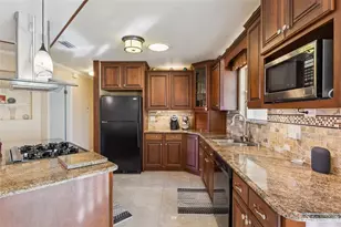 26041 Newcombe Cir, Leesburg, FL 34748 - Photo 15