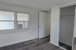 805 E Live Oak St, Wildwood, FL 34785 - Photo 5