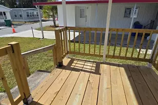 805 E Live Oak St, Wildwood, FL 34785 - Photo 13