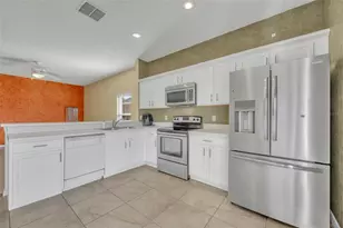 4718 Waterside Pointe Cir, Orlando, FL 32829 - Photo 13