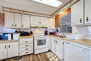 1311 Mohawk Cir, Tavares, FL 32778 - Photo 5