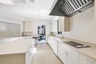 1511 Pelican Point Dr, Sarasota, FL 34231 - Photo 35