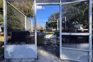 290 N Trowell Ave, Umatilla, FL 32784 - Photo 23