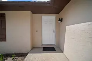 810 Black Knight Dr, Valrico, FL 33594 - Photo 5