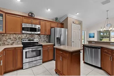 749 Aberdeen Run, The Villages, FL 32162 - Photo 15