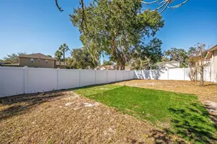 201 W Blue Water Edge Dr, Eustis, FL 32736 - Photo 5