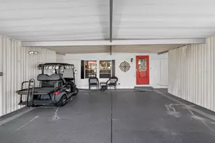 1050 Shawn Ct, Tavares, FL 32778 - Photo 9