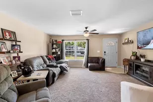 4243 SE 131st Ln, Belleview, FL 34420 - Photo 3