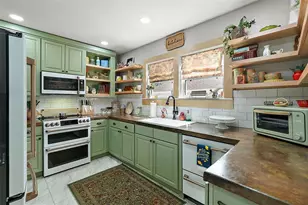 831 N Grandview St, Mount Dora, FL 32757 - Photo 11