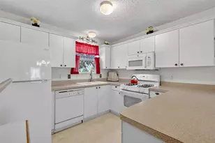 974 Livingston Loop, The Villages, FL 32162 - Photo 5