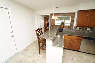 1002 Orangewalk Dr, Brandon, FL 33511 - Photo 7