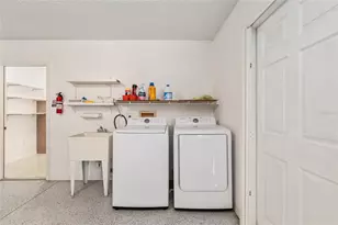 335 San Marino Dr, The Villages, FL 32159 - Photo 33