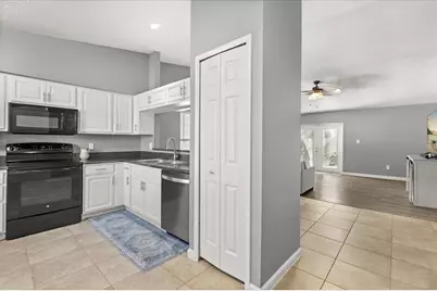 8954 Valencia Gardens Drive, Orlando, FL 32825 - Photo 7