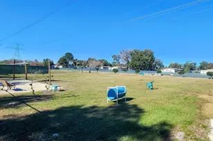 805 Oak Blvd, Wildwood, FL 34785 - Photo 11