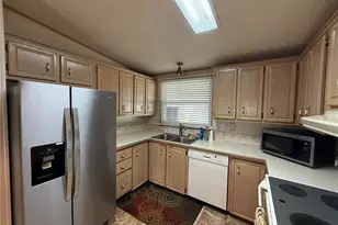 805 Oak Blvd, Wildwood, FL 34785 - Photo 3