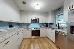 10845 Margaret Dr, Tavares, FL 32778 - Photo 11