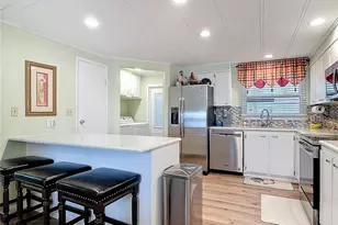 1405 Skyline Ct, Tavares, FL 32778 - Photo 9