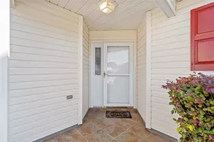 8907 SE 168th Tailfer St, The Villages, FL 32162 - Photo 9