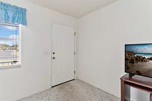 620 Prado Dr, Lady Lake, FL 32159 - Photo 5