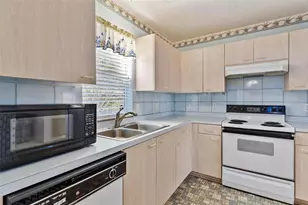 620 Prado Dr, Lady Lake, FL 32159 - Photo 15