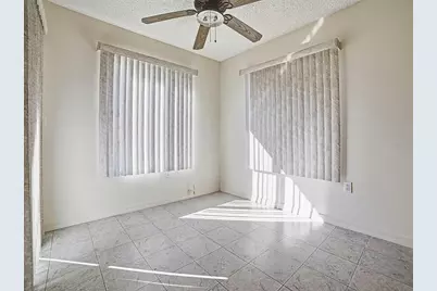 752 Old Oaks Lane, Leesburg, FL 34748 - Photo 9