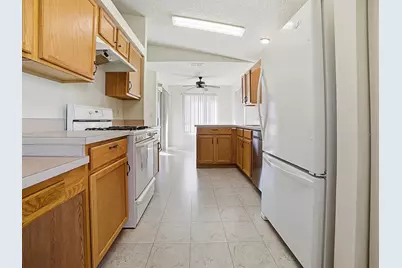 752 Old Oaks Lane, Leesburg, FL 34748 - Photo 13