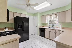 822 Dundee Cir, Leesburg, FL 34788 - Photo 15