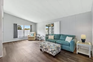 724 Royal Palm Ave, Lady Lake, FL 32159 - Photo 11