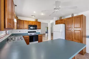 1918 Armondo Dr, The Villages, FL 32159 - Photo 9