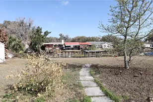 926 Cr 467, Lake Panasoffkee, FL 33538 - Photo 17