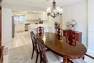 817 Berry Hill Cir, Fruitland Park, FL 34731 - Photo 7