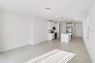 875 Sunshower Dr, Lady Lake, FL 32159 - Photo 5