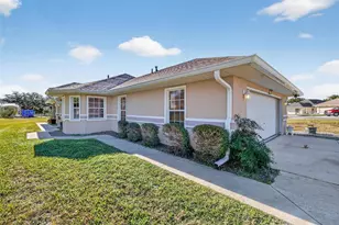 21618 Queen Elizabeth Ct, Leesburg, FL 34748 - Photo 3