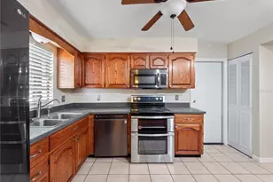 6131 Sparling Hills Cir, Orlando, FL 32808 - Photo 3