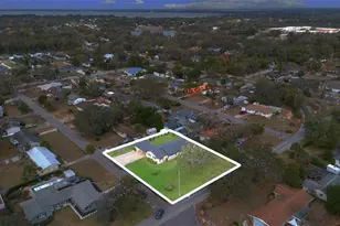 1310 E Crooked Lake Dr, Eustis, FL 32726 - Photo 43