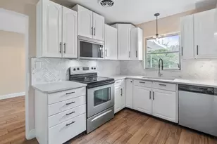 107 E Magnolia Ave, Howey in the Hills, FL 34737 - Photo 15